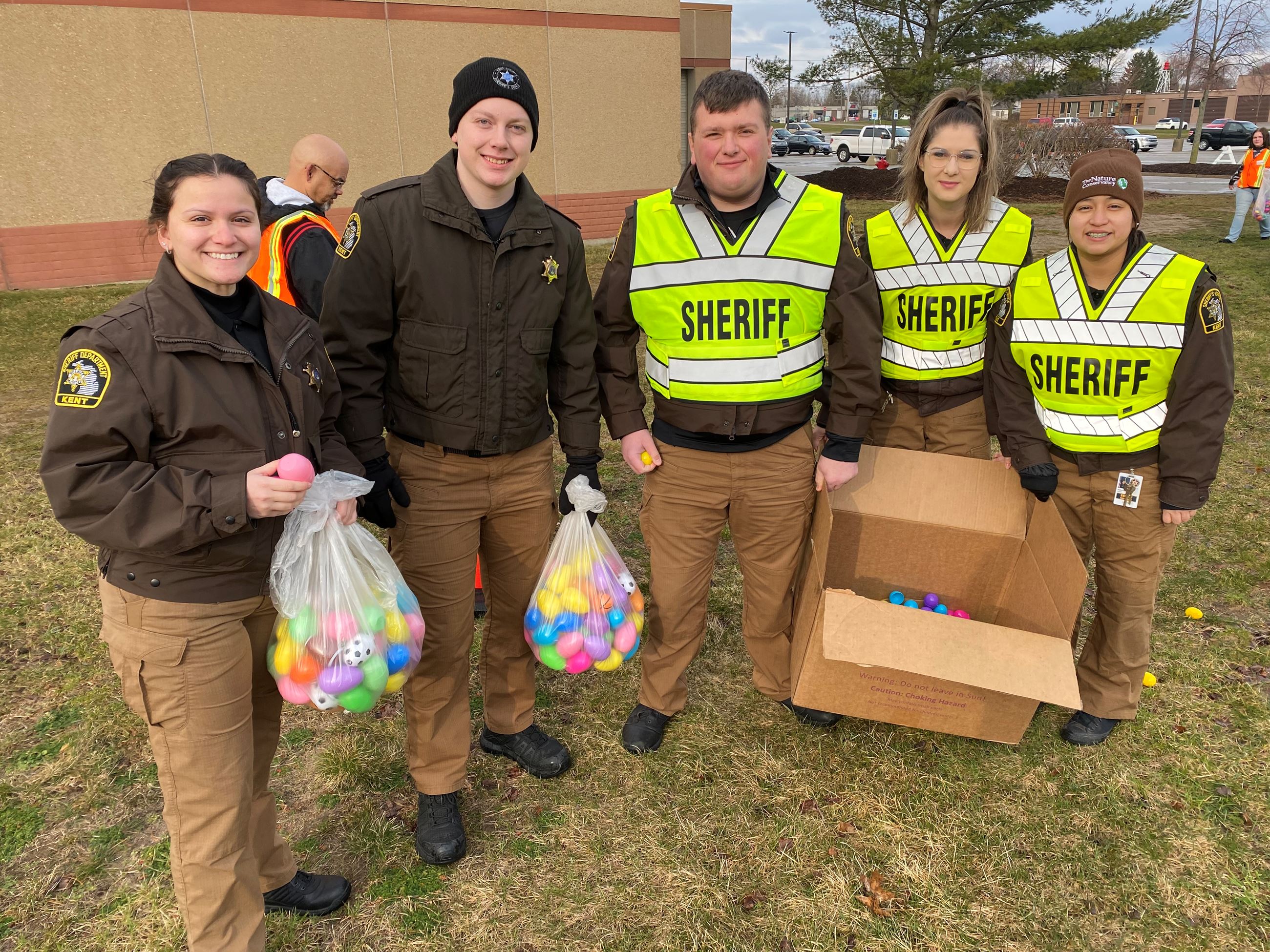Kent County Sheriff Cadets distributing eggs in park